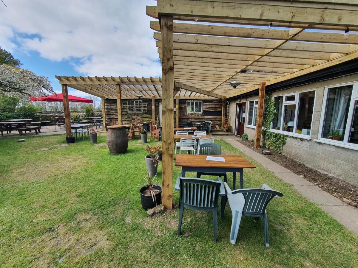 The Royal Oak Inn, Wetton Экстерьер фото